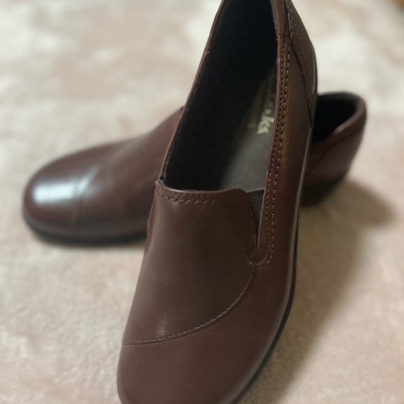 NWOB Clarks Bendables Loafers Womens Size 6 Brown Leather Slip On - Picture 2 of 10